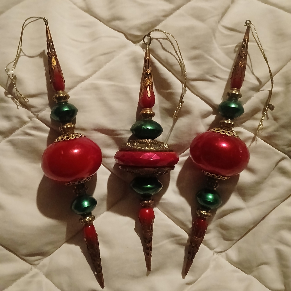 🎄VINTAGE 🎄 RARE 🎄Elegant Red and Green Hanging Ornaments